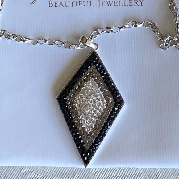 Butler Stunning Diamond Shape Crystal Necklace NWT - Picture 3 of 8